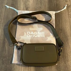Dagne Dover Mara phone sling
